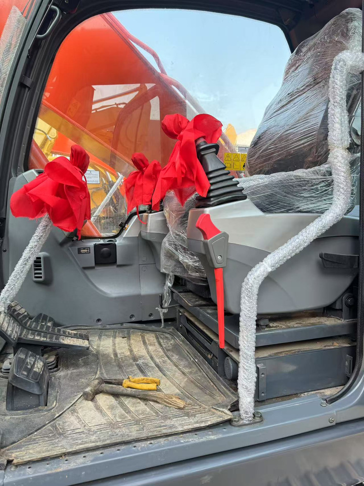 DOOSAN DX225 - Lánctalpas kotró: 4 kép. DOOSAN DX225 - Lánctalpas kotró: 4 kép.