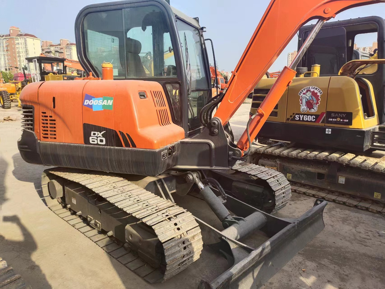 DOOSAN DX60 - Minikotró: 1 kép. DOOSAN DX60 - Minikotró: 1 kép.
