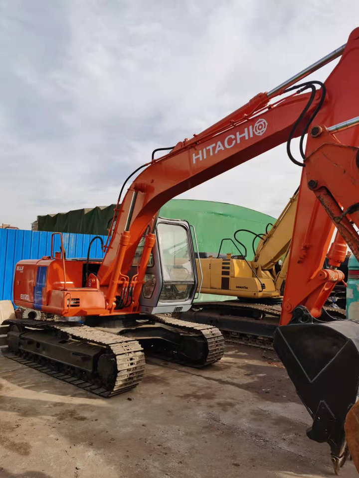 HITACHI EX120-2 - Lánctalpas kotró: 3 kép. HITACHI EX120-2 - Lánctalpas kotró: 3 kép.
