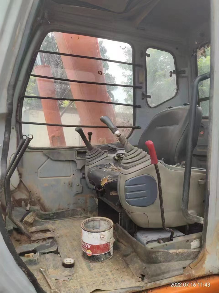 HITACHI EX60-5 - Minikotró: 4 kép. HITACHI EX60-5 - Minikotró: 4 kép.