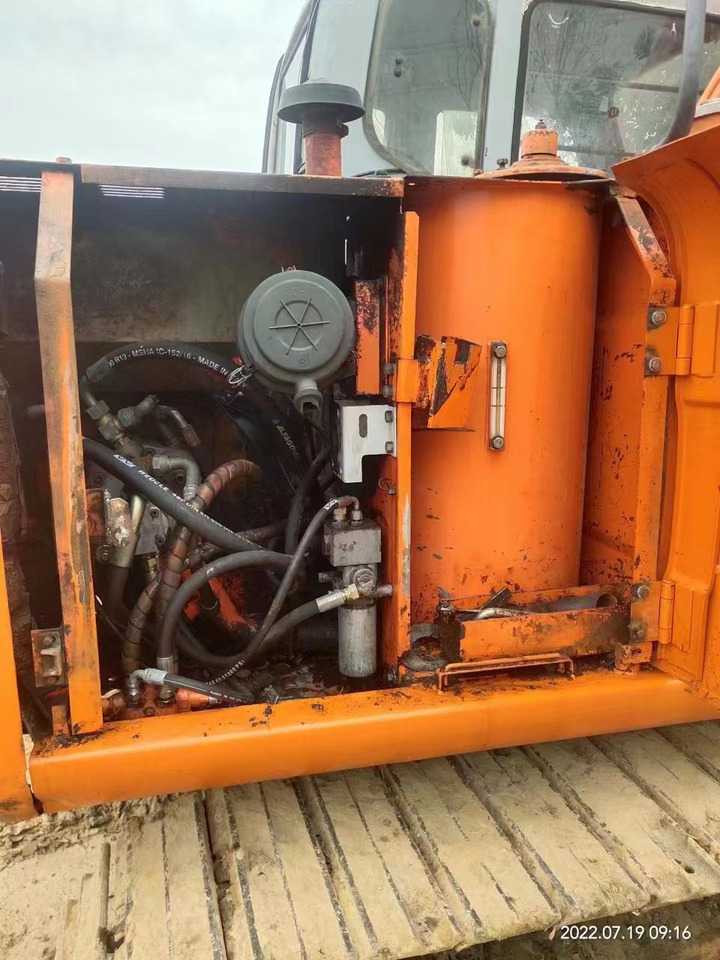 HITACHI EX60-5 - Minikotró: 5 kép. HITACHI EX60-5 - Minikotró: 5 kép.