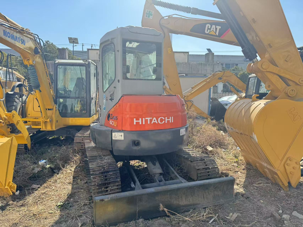 HITACHI ZX40U - Minikotró: 4 kép. HITACHI ZX40U - Minikotró: 4 kép.