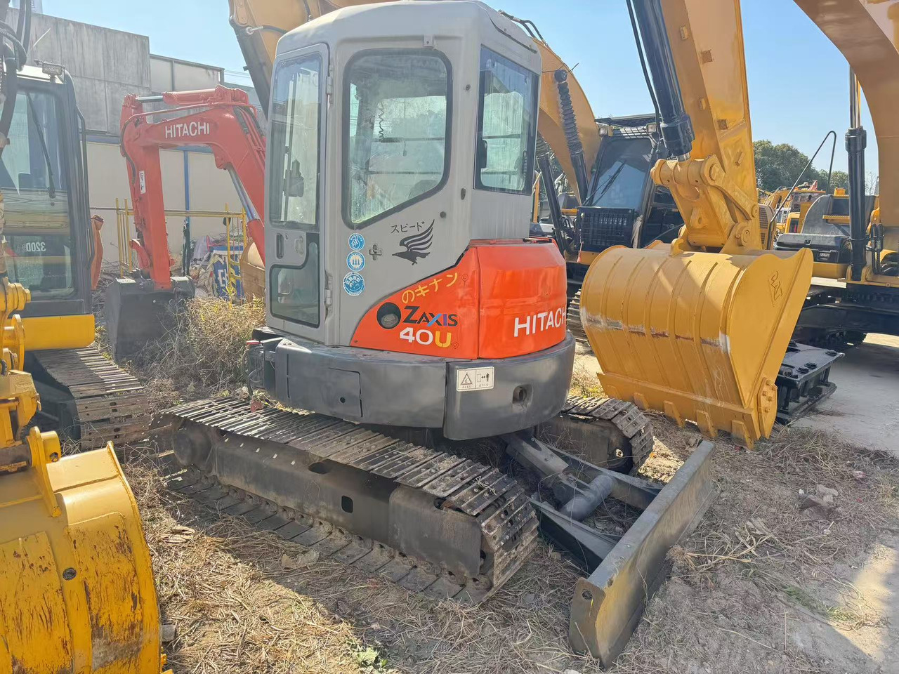 HITACHI ZX40U - Minikotró: 1 kép. HITACHI ZX40U - Minikotró: 1 kép.