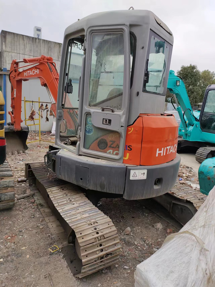 HITACHI ZX40U - Minikotró: 1 kép. HITACHI ZX40U - Minikotró: 1 kép.