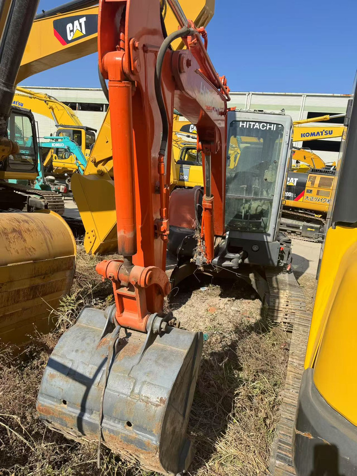 HITACHI ZX40U - Minikotró: 5 kép. HITACHI ZX40U - Minikotró: 5 kép.