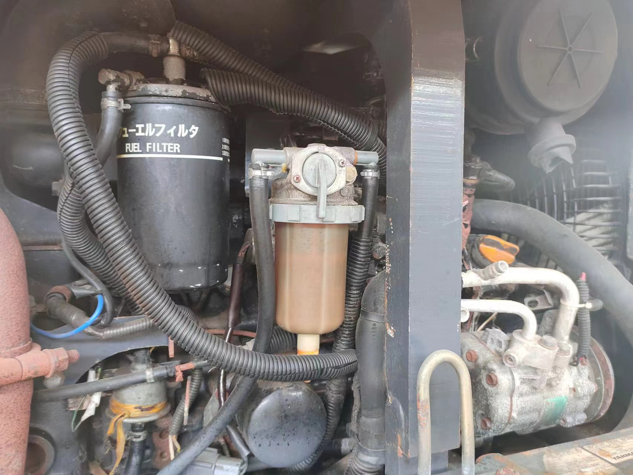 HITACHI ZX50U - Minikotró: 5 kép. HITACHI ZX50U - Minikotró: 5 kép.