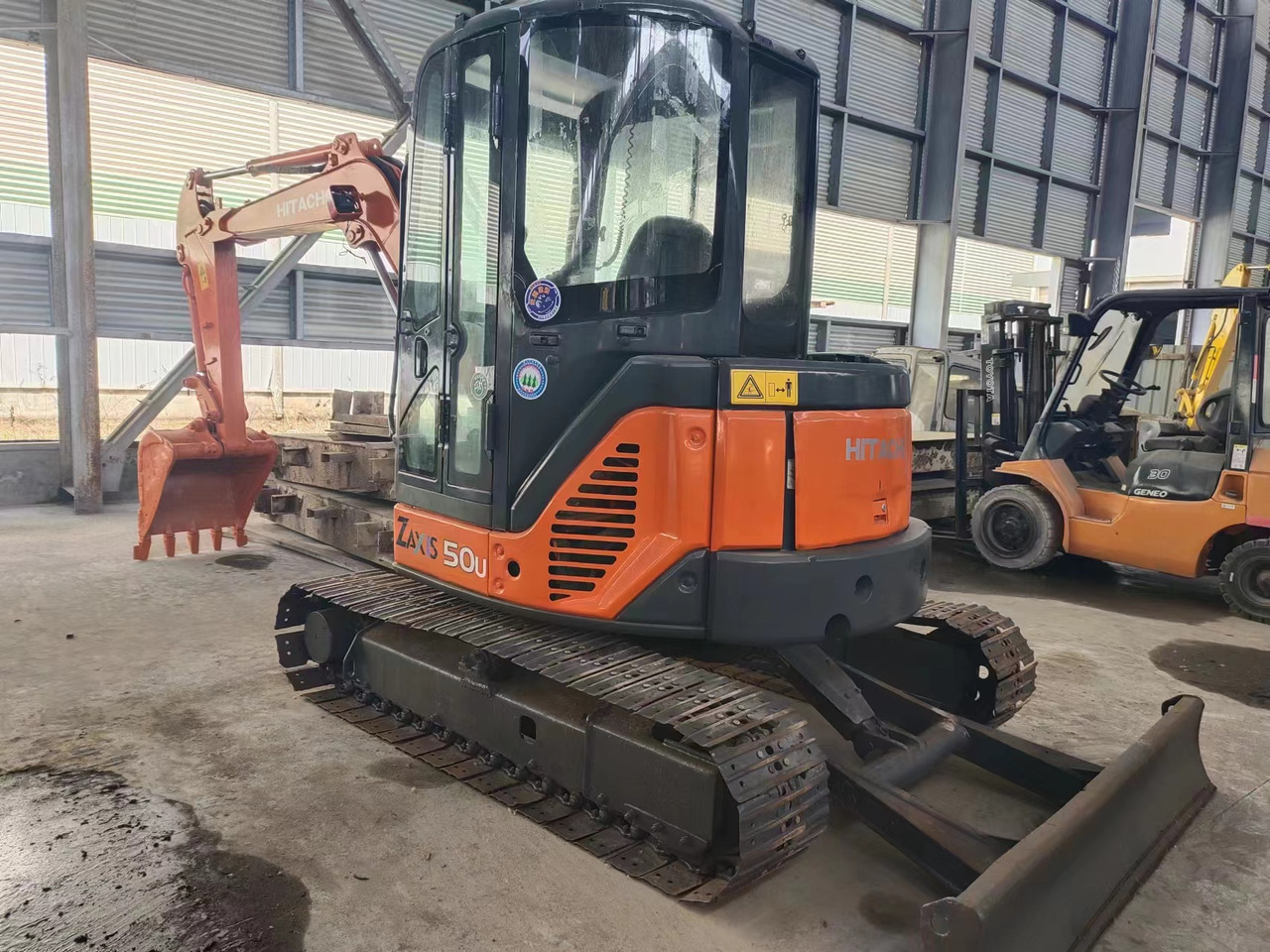 HITACHI ZX50U - Minikotró: 2 kép. HITACHI ZX50U - Minikotró: 2 kép.