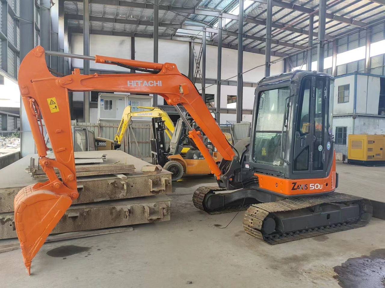 HITACHI ZX50U - Minikotró: 1 kép. HITACHI ZX50U - Minikotró: 1 kép.