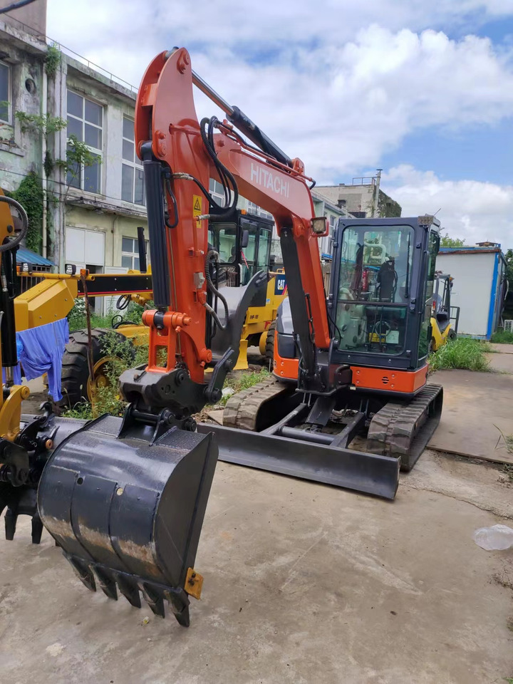HITACHI ZX55 USR-5A - Minikotró: 1 kép. HITACHI ZX55 USR-5A - Minikotró: 1 kép.