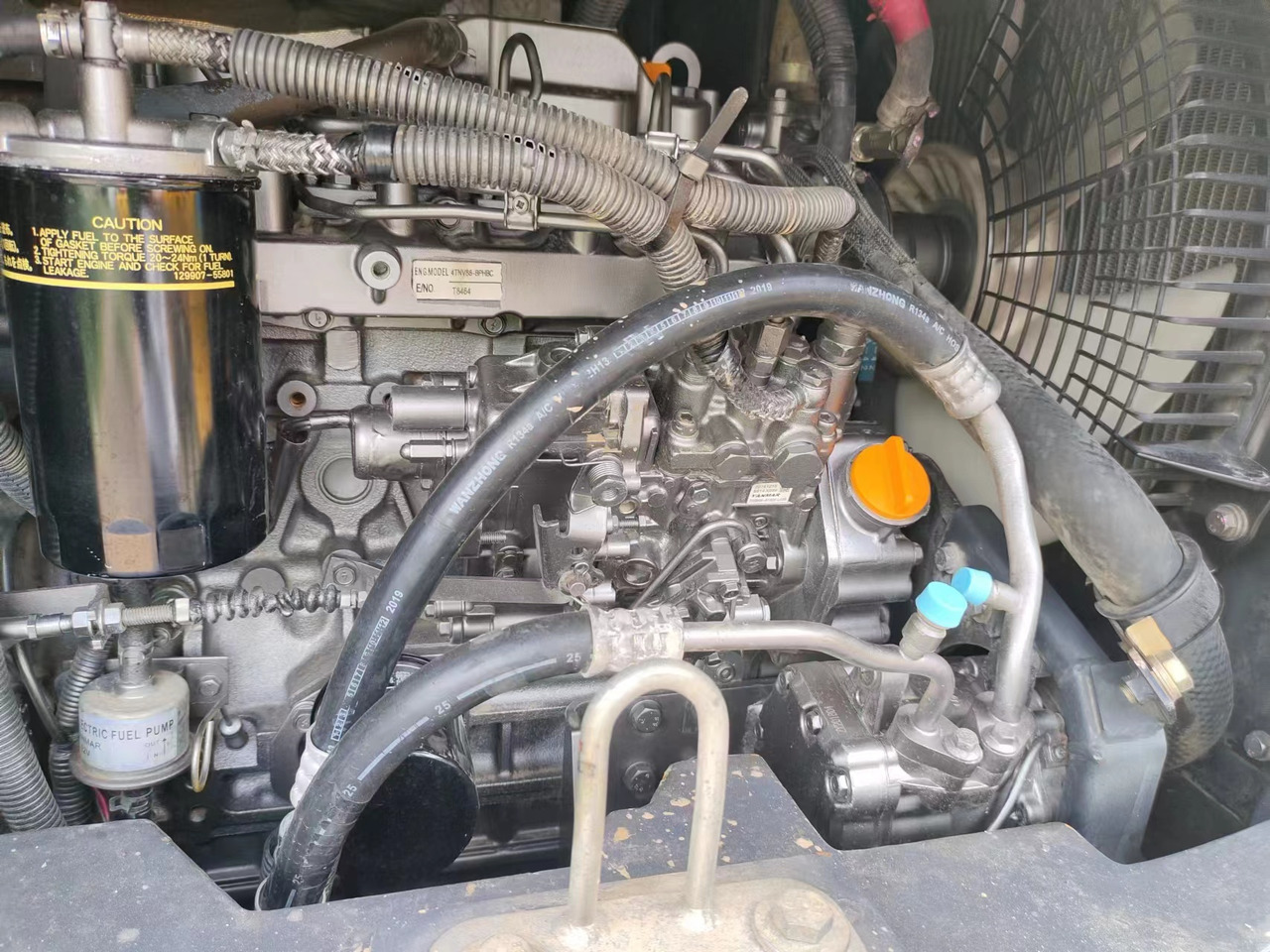 HITACHI ZX55 USR-5A - Minikotró: 5 kép. HITACHI ZX55 USR-5A - Minikotró: 5 kép.