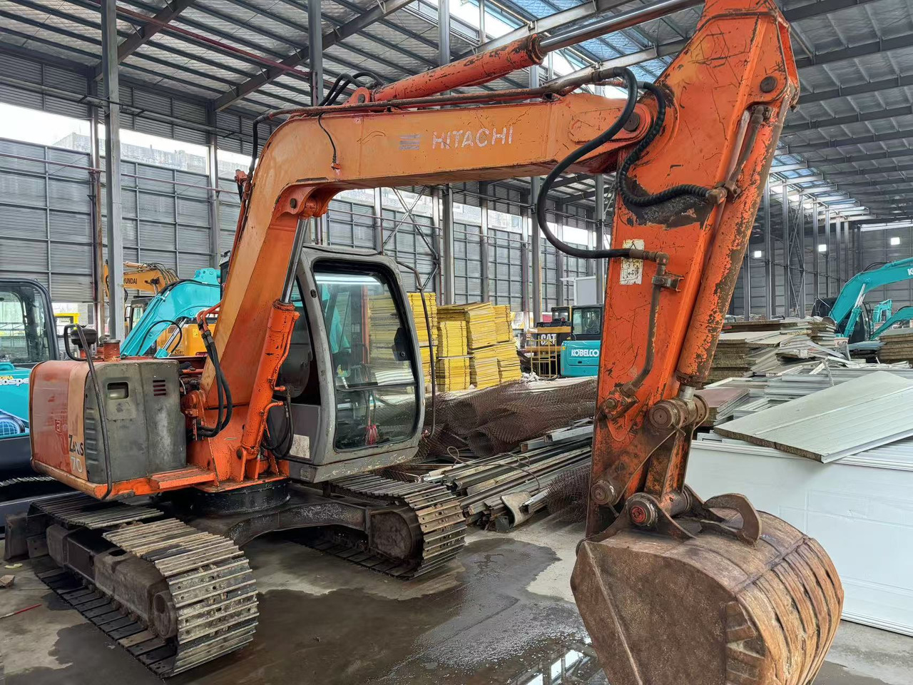 HITACHI ZX70 JAPAN SURPLUS - Minikotró: 2 kép. HITACHI ZX70 JAPAN SURPLUS - Minikotró: 2 kép.