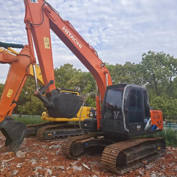 HITACHI zx120 - Lánctalpas kotró: 3 kép. HITACHI zx120 - Lánctalpas kotró: 3 kép.