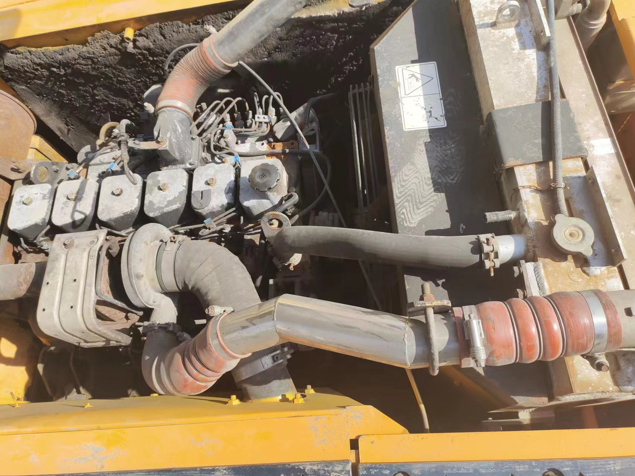 HYUNDAI 220LC-9S - Lánctalpas kotró: 5 kép. HYUNDAI 220LC-9S - Lánctalpas kotró: 5 kép.