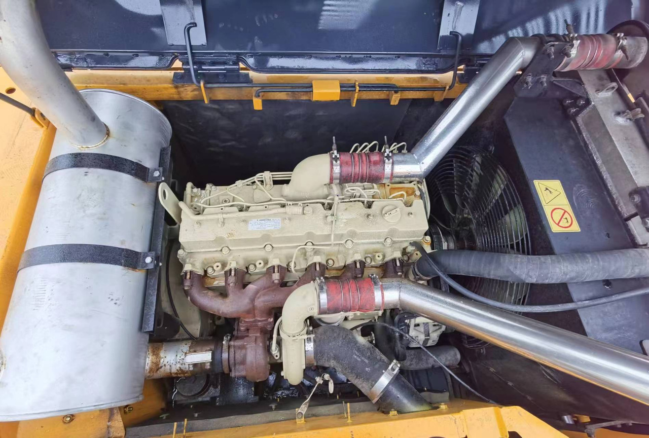 HYUNDAI 305LC-9T - Lánctalpas kotró: 5 kép. HYUNDAI 305LC-9T - Lánctalpas kotró: 5 kép.