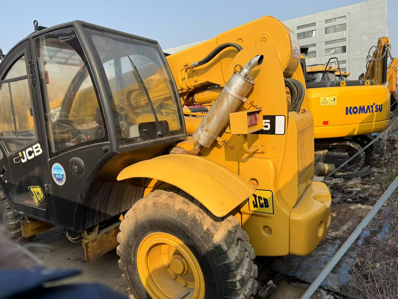 JCB 535 - Teleszkópos rakodó: 4 kép. JCB 535 - Teleszkópos rakodó: 4 kép.