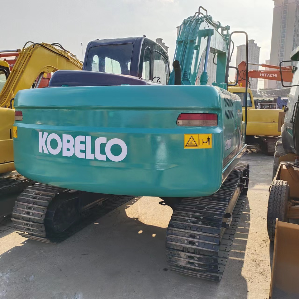 KOBELCO SK140LC-8 - Lánctalpas kotró: 3 kép. KOBELCO SK140LC-8 - Lánctalpas kotró: 3 kép.