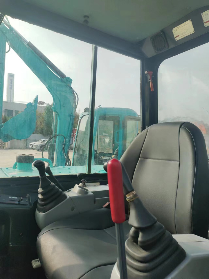 KOBELCO SK60-8 - Minikotró: 4 kép. KOBELCO SK60-8 - Minikotró: 4 kép.