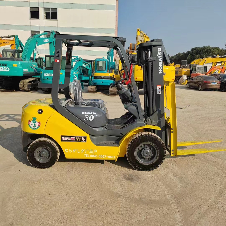 KOMATSU FD30 - Dízel targonca: 4 kép. KOMATSU FD30 - Dízel targonca: 4 kép.