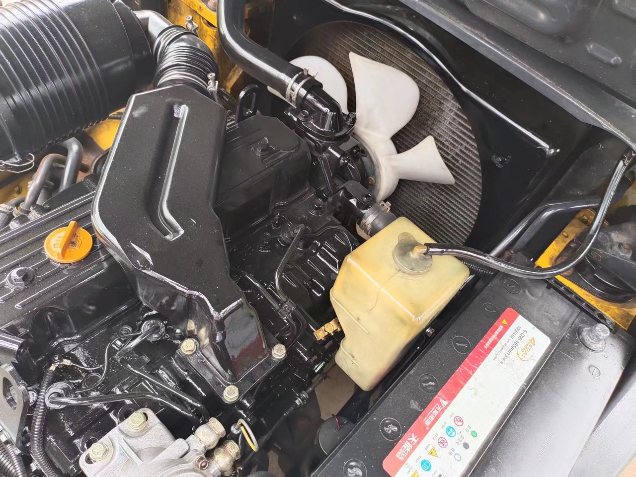 KOMATSU FD30 - Dízel targonca: 4 kép. KOMATSU FD30 - Dízel targonca: 4 kép.