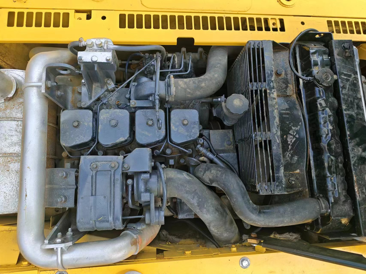 KOMATSU PC120-6 - Lánctalpas kotró: 5 kép. KOMATSU PC120-6 - Lánctalpas kotró: 5 kép.