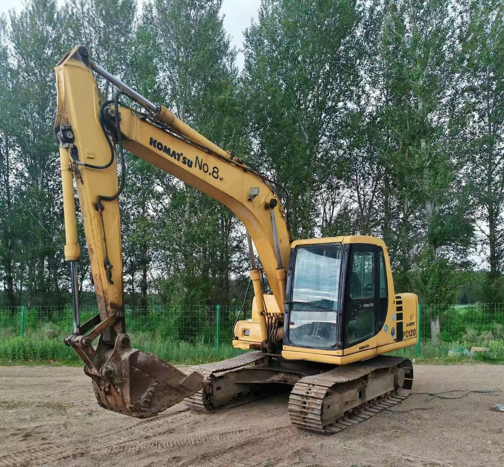 KOMATSU PC120-6 - Lánctalpas kotró: 1 kép. KOMATSU PC120-6 - Lánctalpas kotró: 1 kép.