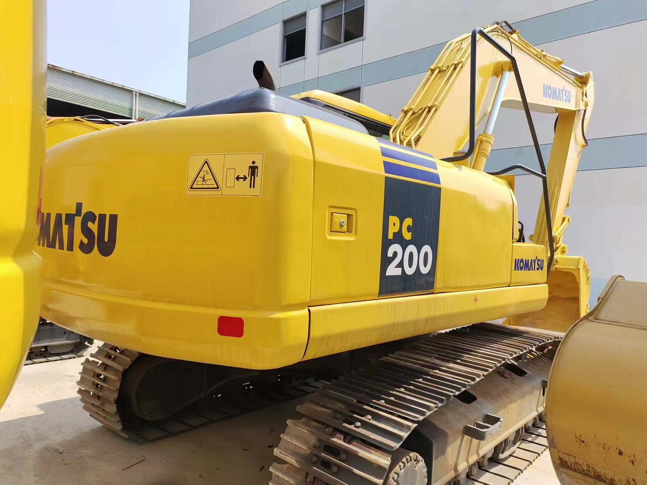 KOMATSU PC200-7 PC200 - Lánctalpas kotró: 2 kép. KOMATSU PC200-7 PC200 - Lánctalpas kotró: 2 kép.