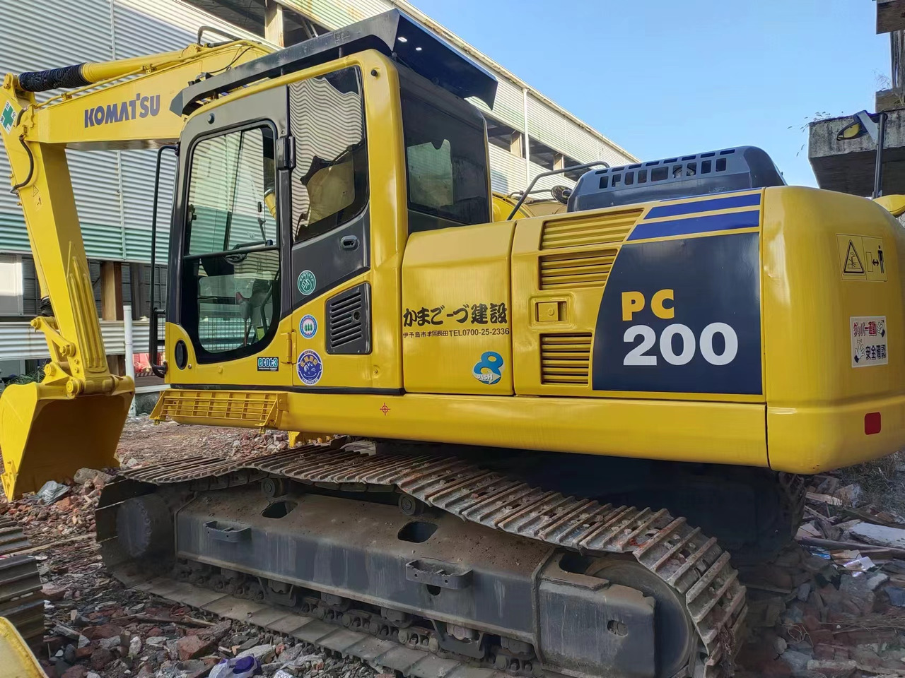 KOMATSU PC200-8 - Lánctalpas kotró: 2 kép. KOMATSU PC200-8 - Lánctalpas kotró: 2 kép.