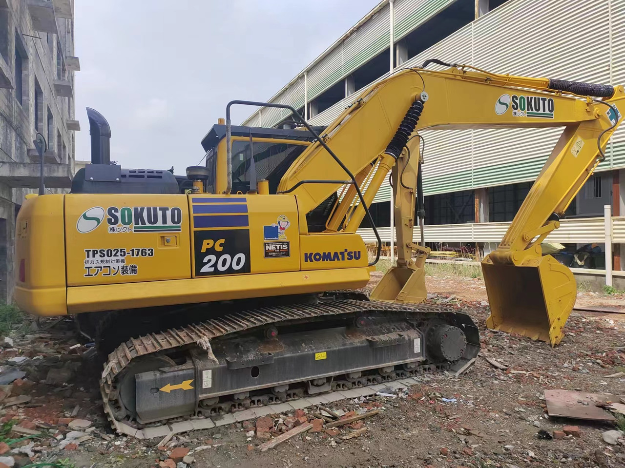 KOMATSU PC200-8N1 - Lánctalpas kotró: 1 kép. KOMATSU PC200-8N1 - Lánctalpas kotró: 1 kép.