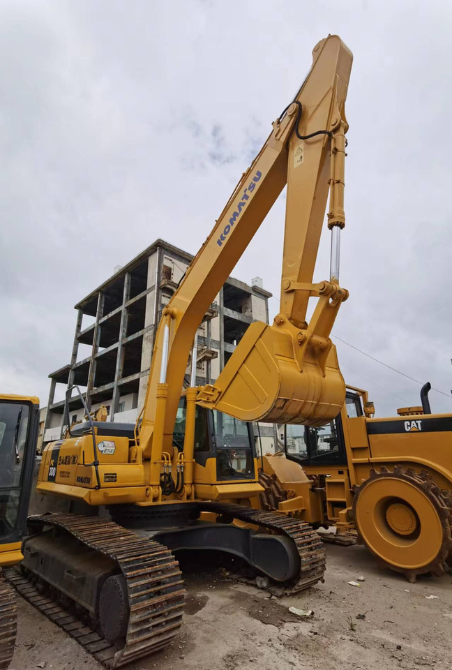 KOMATSU PC300-7 - Lánctalpas kotró: 3 kép. KOMATSU PC300-7 - Lánctalpas kotró: 3 kép.