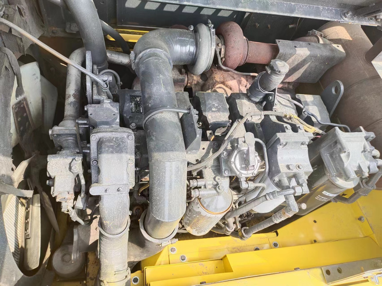 KOMATSU PC400-8R - Lánctalpas kotró: 4 kép. KOMATSU PC400-8R - Lánctalpas kotró: 4 kép.