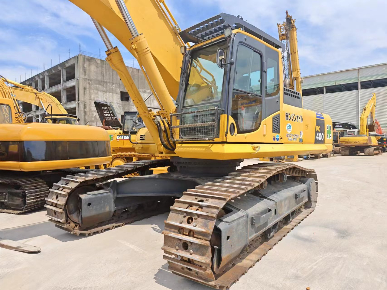 KOMATSU PC400-8R - Lánctalpas kotró: 3 kép. KOMATSU PC400-8R - Lánctalpas kotró: 3 kép.