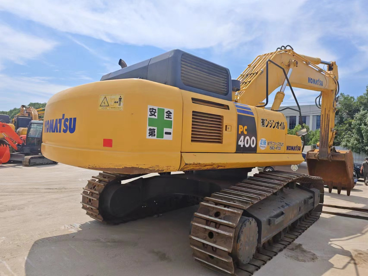 KOMATSU PC400-8R - Lánctalpas kotró: 2 kép. KOMATSU PC400-8R - Lánctalpas kotró: 2 kép.
