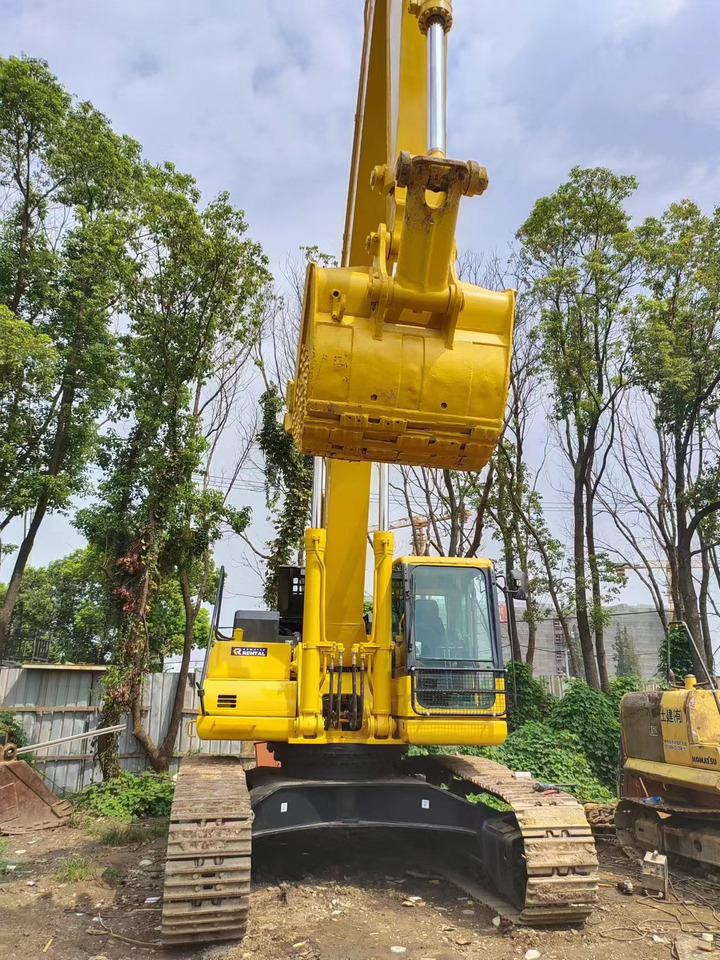 KOMATSU PC400-8R - Lánctalpas kotró: 1 kép. KOMATSU PC400-8R - Lánctalpas kotró: 1 kép.