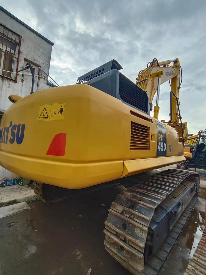 KOMATSU PC450-8 - Lánctalpas kotró: 5 kép. KOMATSU PC450-8 - Lánctalpas kotró: 5 kép.