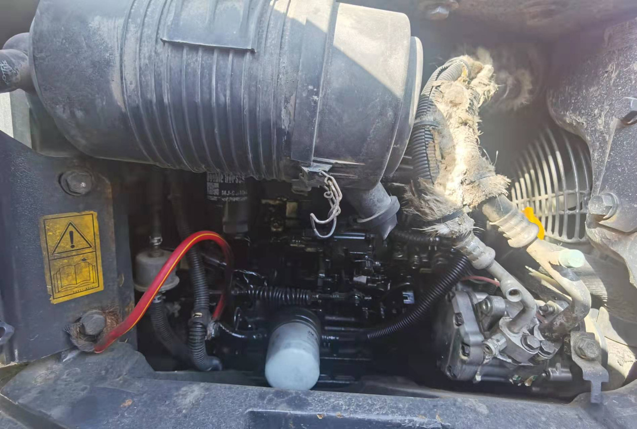 KOMATSU PC55MR-2 - Minikotró: 4 kép. KOMATSU PC55MR-2 - Minikotró: 4 kép.