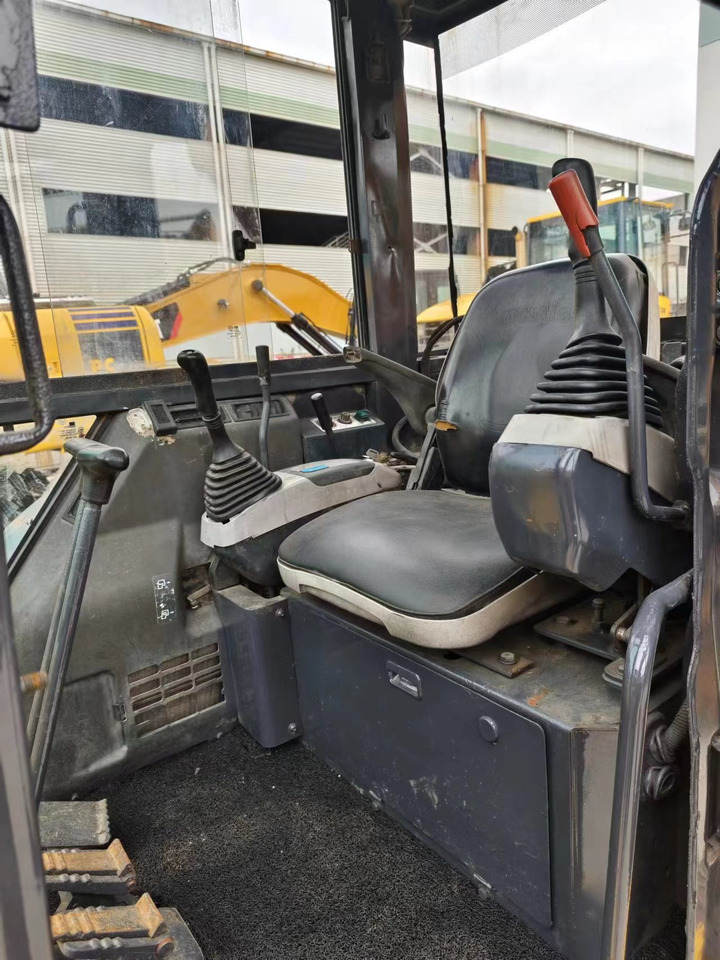 KOMATSU PC55MR-2 - Minikotró: 3 kép. KOMATSU PC55MR-2 - Minikotró: 3 kép.