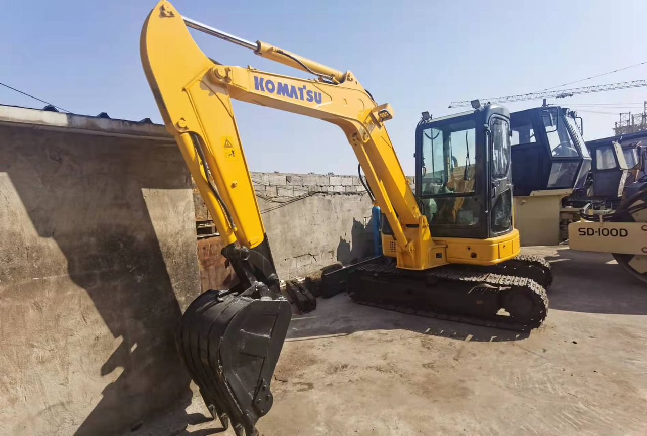 KOMATSU PC55MR-2 - Minikotró: 1 kép. KOMATSU PC55MR-2 - Minikotró: 1 kép.