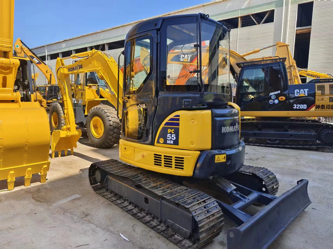 KOMATSU PC55MR - Minikotró: 1 kép. KOMATSU PC55MR - Minikotró: 1 kép.
