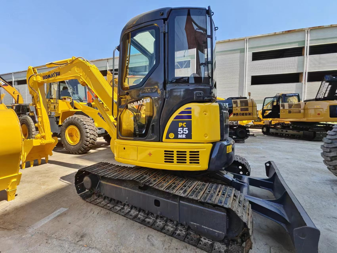 KOMATSU PC55MR - Minikotró: 4 kép. KOMATSU PC55MR - Minikotró: 4 kép.