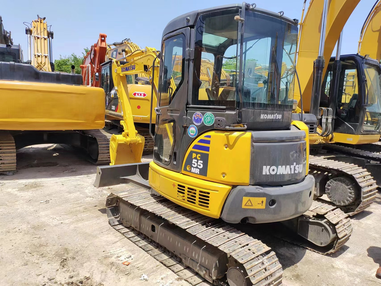 KOMATSU PC55MR - Minikotró: 2 kép. KOMATSU PC55MR - Minikotró: 2 kép.