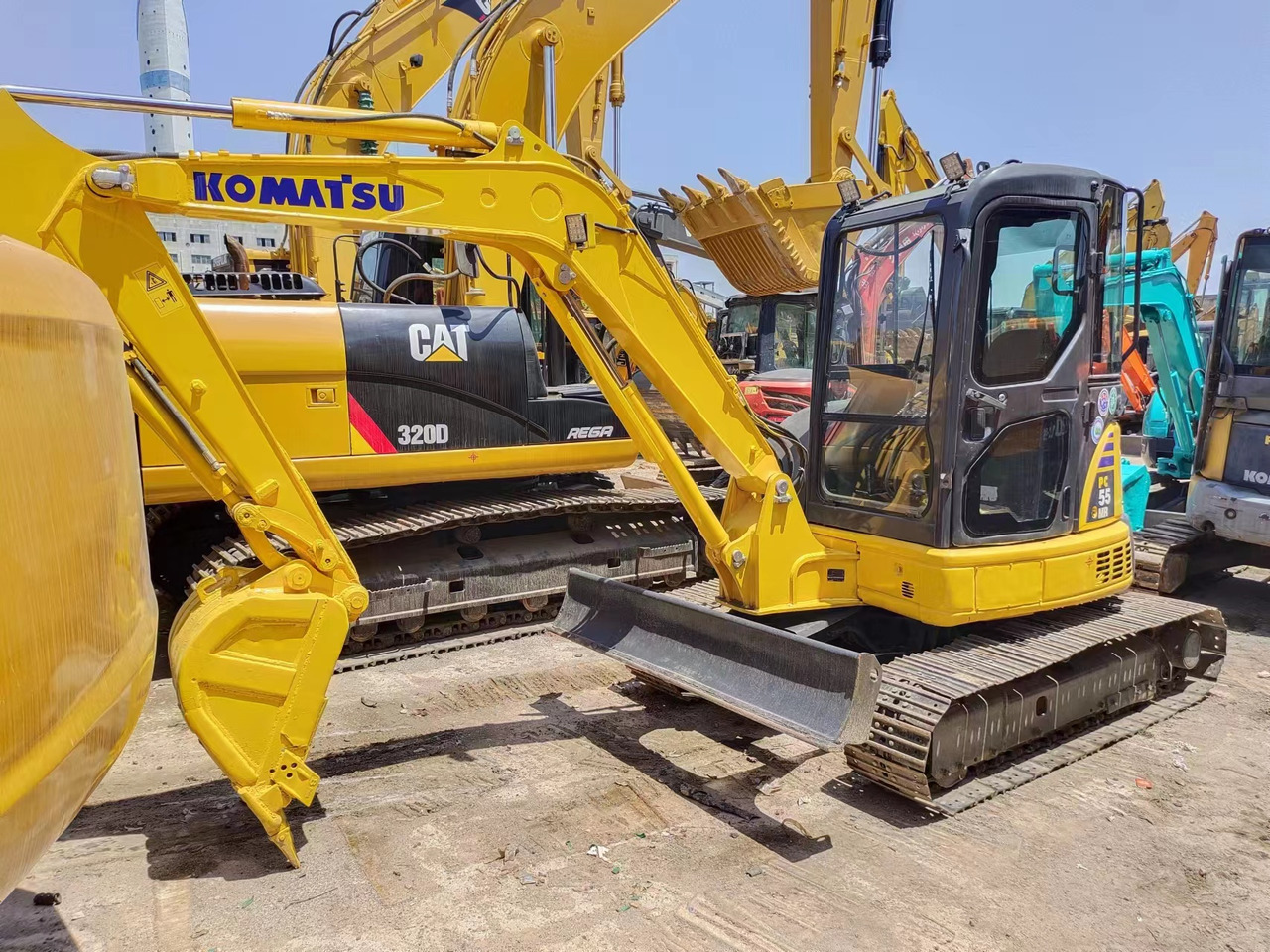 KOMATSU PC55MR - Minikotró: 3 kép. KOMATSU PC55MR - Minikotró: 3 kép.