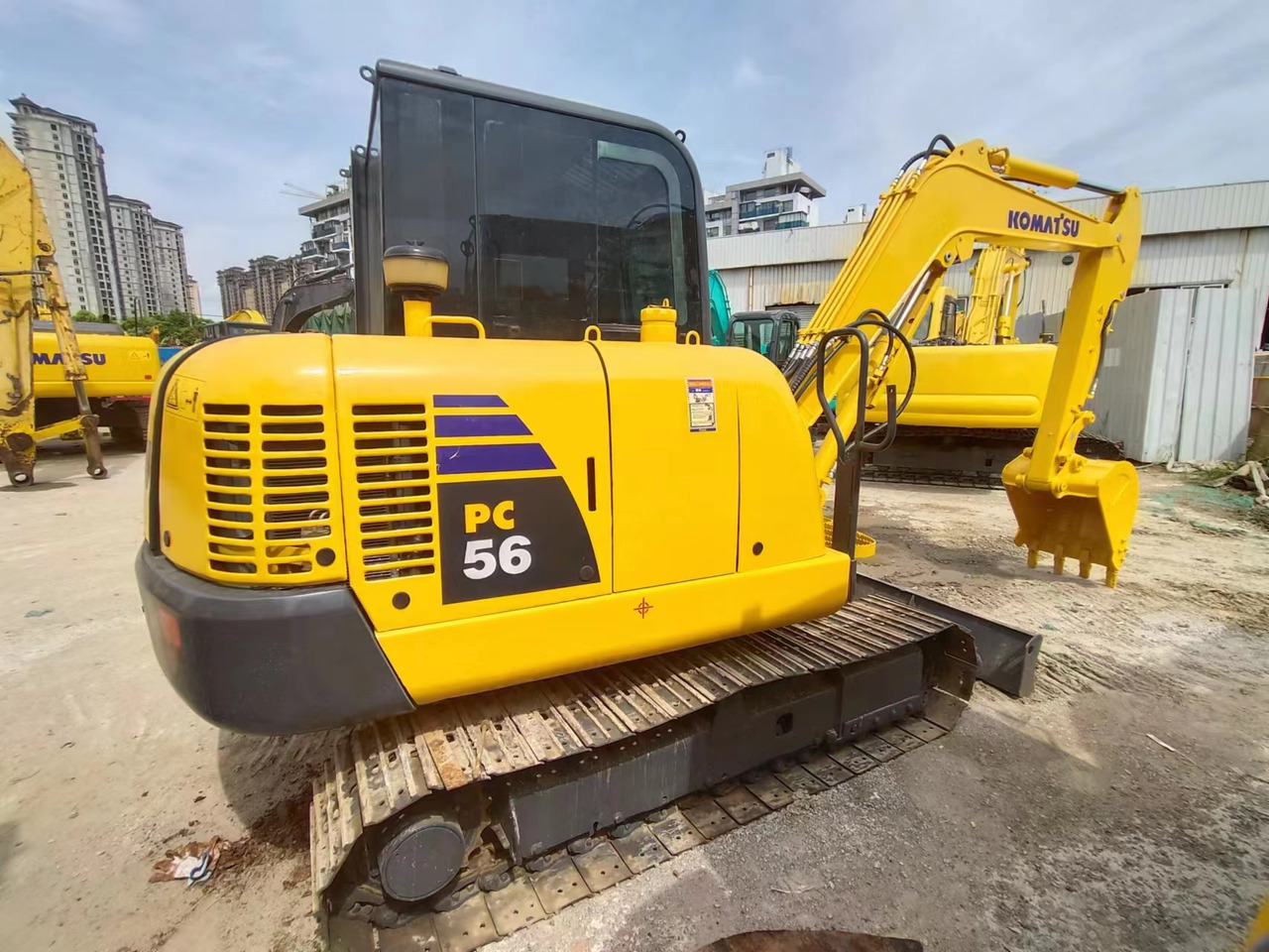 KOMATSU PC56 komatsu mini excavator PC55 PC60 - Minikotró: 4 kép. KOMATSU PC56 komatsu mini excavator PC55 PC60 - Minikotró: 4 kép.