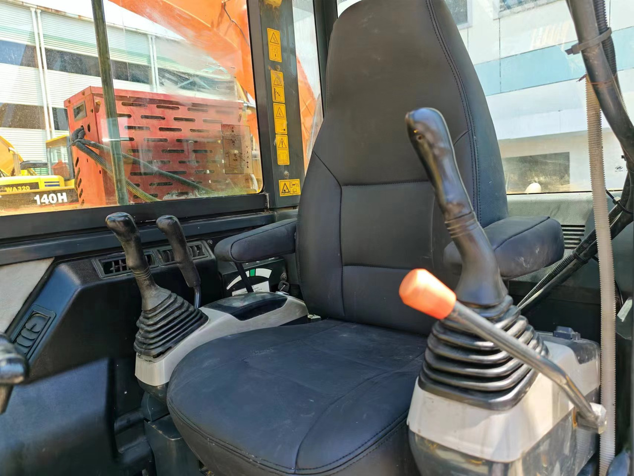 KOMATSU PC58-8 - Minikotró: 3 kép. KOMATSU PC58-8 - Minikotró: 3 kép.