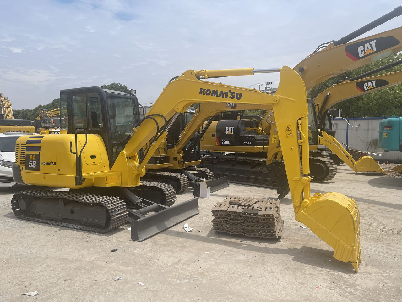 KOMATSU PC58 PC55 PC60 - Minikotró: 2 kép. KOMATSU PC58 PC55 PC60 - Minikotró: 2 kép.