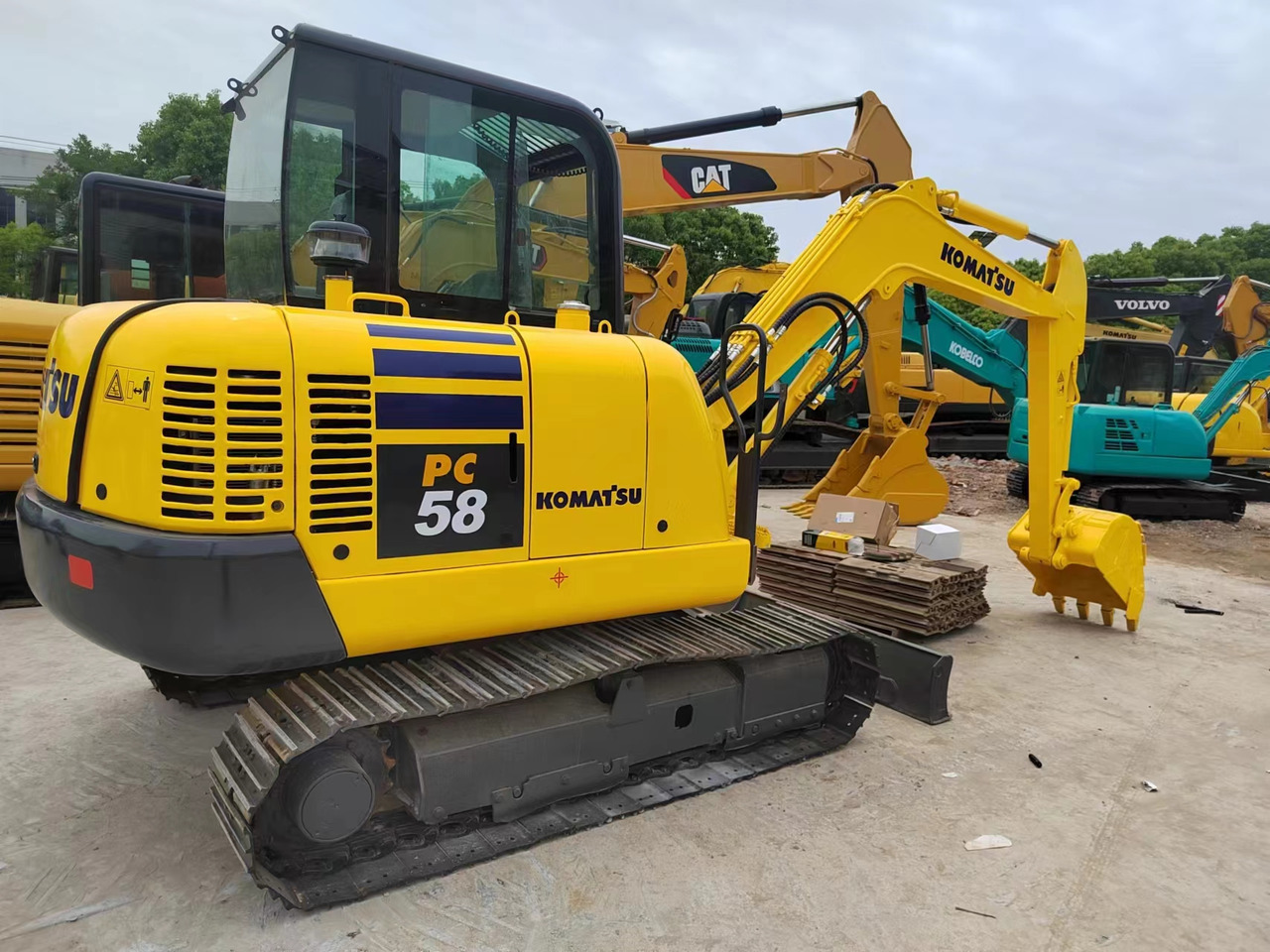 KOMATSU PC58 PC55 PC60 - Minikotró: 1 kép. KOMATSU PC58 PC55 PC60 - Minikotró: 1 kép.