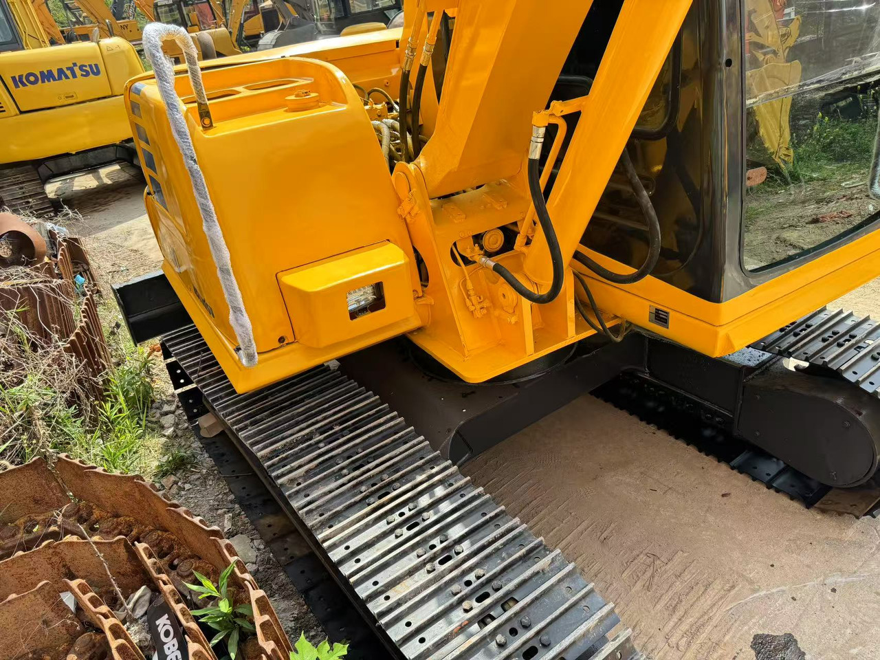 KOMATSU PC60-7 - Minikotró: 5 kép. KOMATSU PC60-7 - Minikotró: 5 kép.