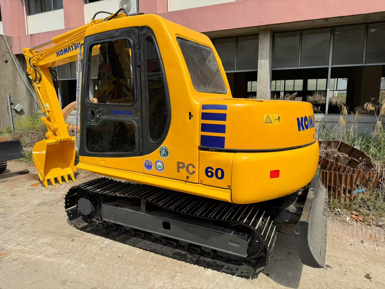 KOMATSU PC60-7 - Minikotró: 1 kép. KOMATSU PC60-7 - Minikotró: 1 kép.