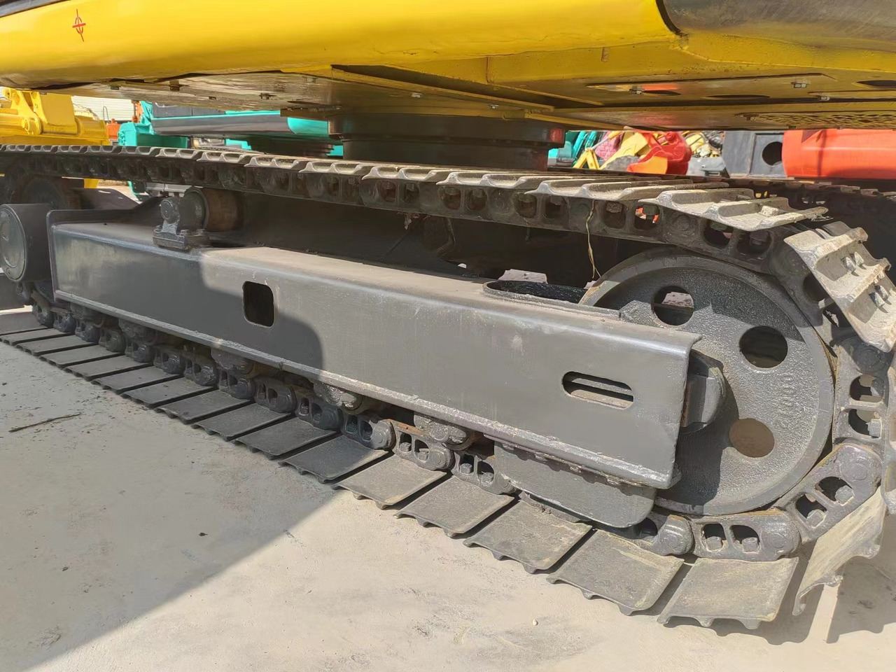 KOMATSU PC60-8 - Minikotró: 5 kép. KOMATSU PC60-8 - Minikotró: 5 kép.