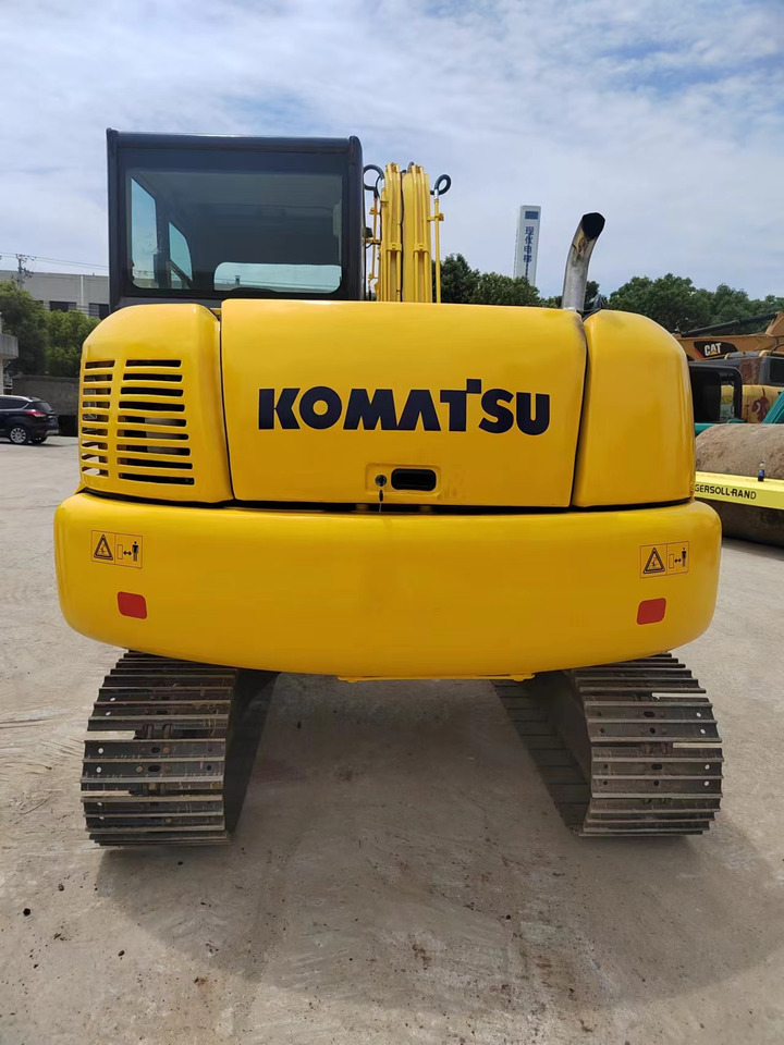 KOMATSU PC70-8 - Lánctalpas kotró: 3 kép. KOMATSU PC70-8 - Lánctalpas kotró: 3 kép.