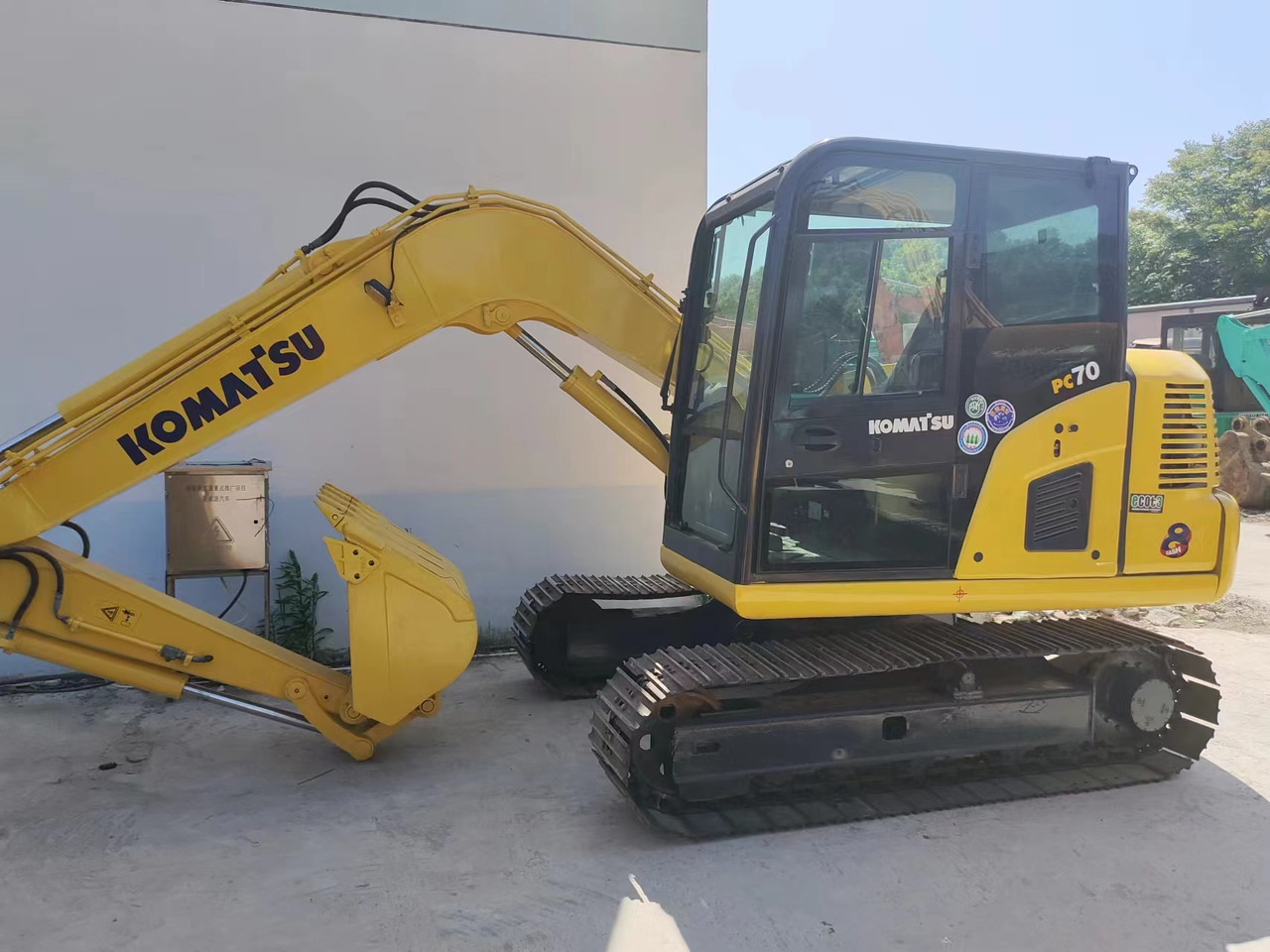 KOMATSU PC70-8 - Minikotró: 2 kép. KOMATSU PC70-8 - Minikotró: 2 kép.